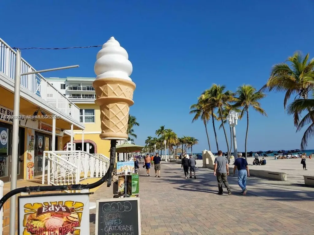 1239 Washington Street Hollywood FL 33019