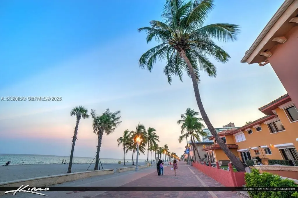 1239 Washington Street Hollywood FL 33019