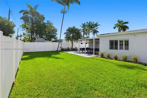 1239 Washington Street Hollywood FL 33019