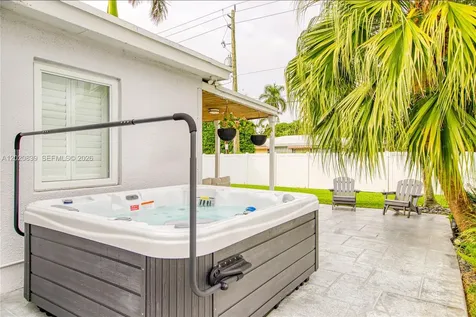1239 Washington Street Hollywood FL 33019