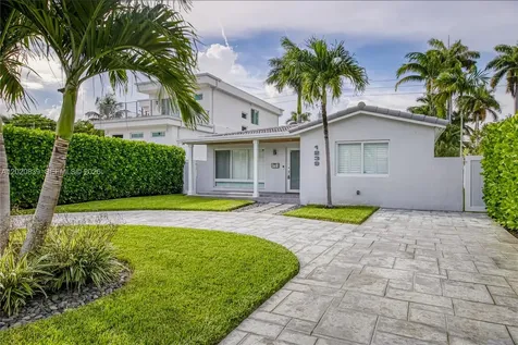 1239 Washington Street Hollywood FL 33019