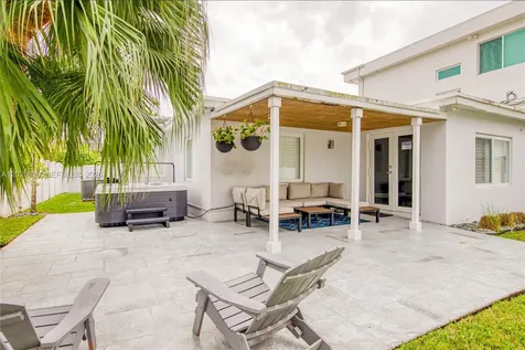 1239 Washington Street Hollywood FL 33019