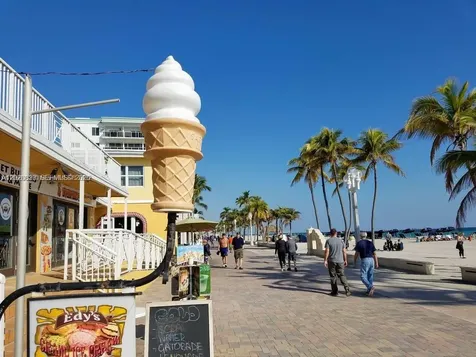 1239 Washington Street Hollywood FL 33019