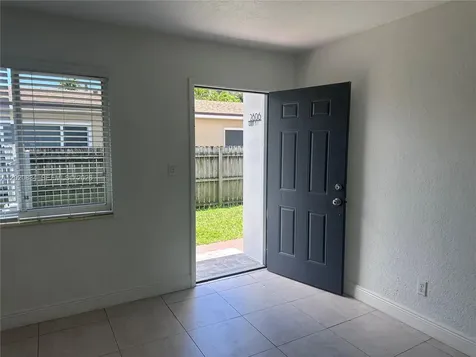 2806 SW 35th Avenue Miami FL 33133