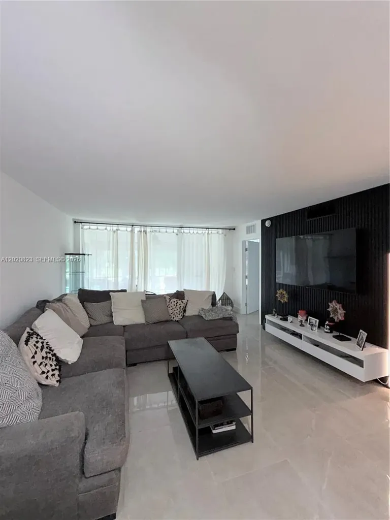 605 Oaks Drive Pompano Beach FL 33069
