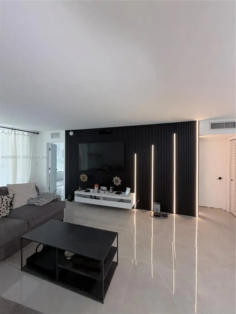 605 Oaks Drive Pompano Beach FL 33069
