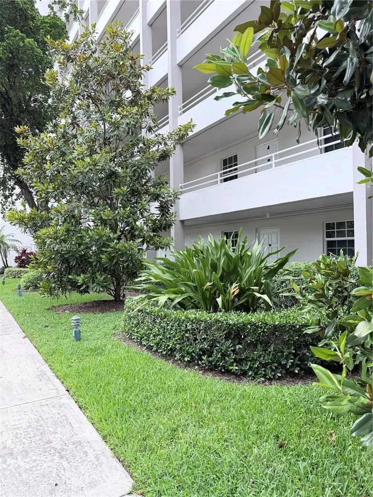 605 Oaks Drive Pompano Beach FL 33069