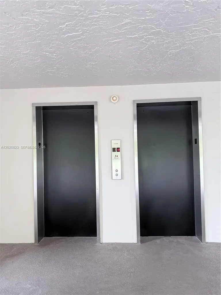 605 Oaks Drive Pompano Beach FL 33069