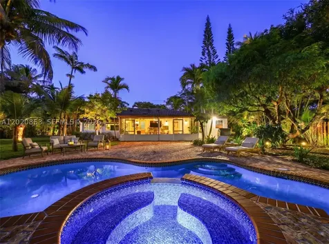 5644 SW 69th Avenue Miami FL 33143