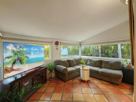 5644 SW 69th Avenue Miami FL 33143