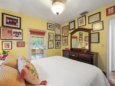 5644 SW 69th Avenue Miami FL 33143