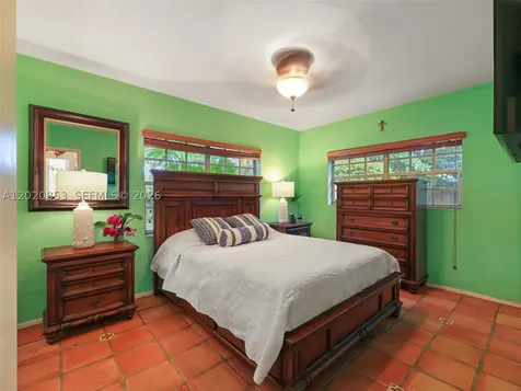 5644 SW 69th Avenue Miami FL 33143