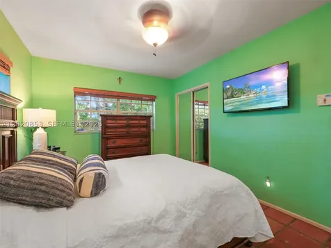 5644 SW 69th Avenue Miami FL 33143