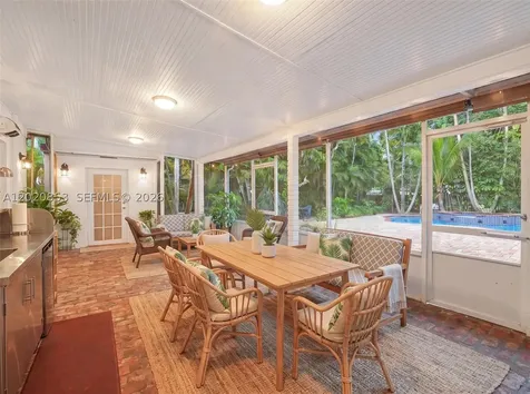 5644 SW 69th Avenue Miami FL 33143