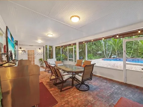 5644 SW 69th Avenue Miami FL 33143