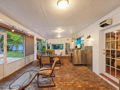 5644 SW 69th Avenue Miami FL 33143