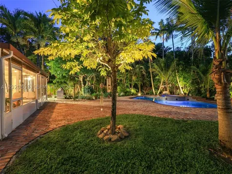 5644 SW 69th Avenue Miami FL 33143