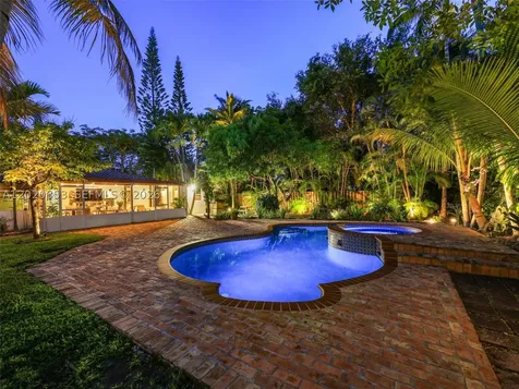 5644 SW 69th Avenue Miami FL 33143