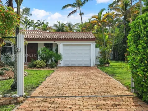 5644 SW 69th Avenue Miami FL 33143