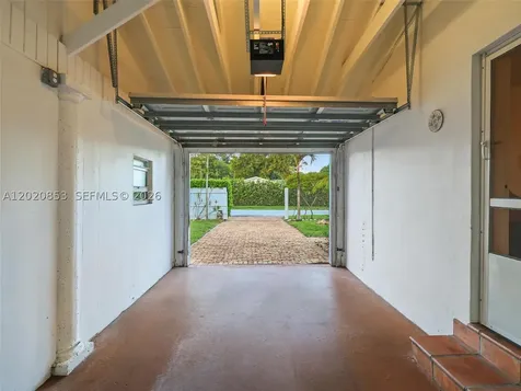 5644 SW 69th Avenue Miami FL 33143