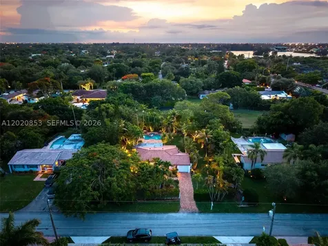 5644 SW 69th Avenue Miami FL 33143