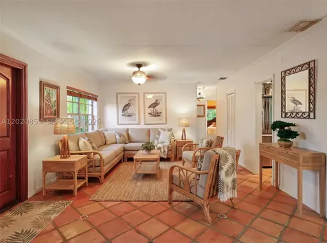 5644 SW 69th Avenue Miami FL 33143