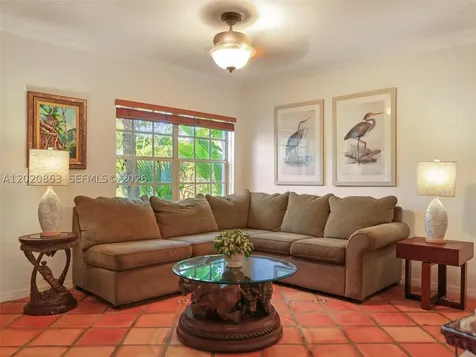 5644 SW 69th Avenue Miami FL 33143