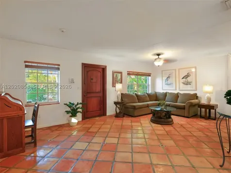 5644 SW 69th Avenue Miami FL 33143