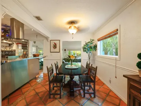 5644 SW 69th Avenue Miami FL 33143