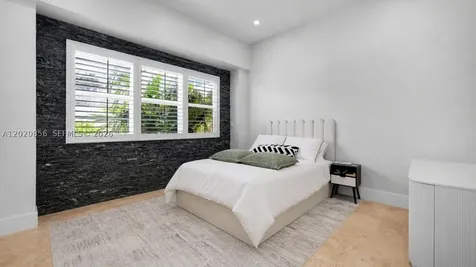 6917 Collins Avenue Miami Beach FL 33141