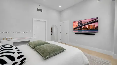 6917 Collins Avenue Miami Beach FL 33141