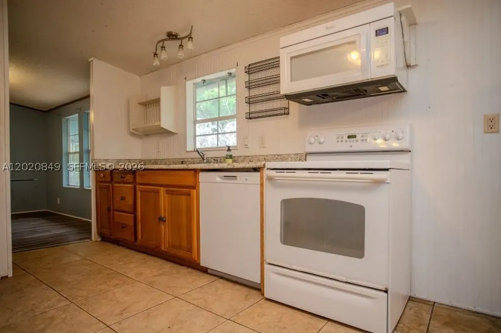 3880 Packinghouse Road Other City - In The State Of Florida FL 33920