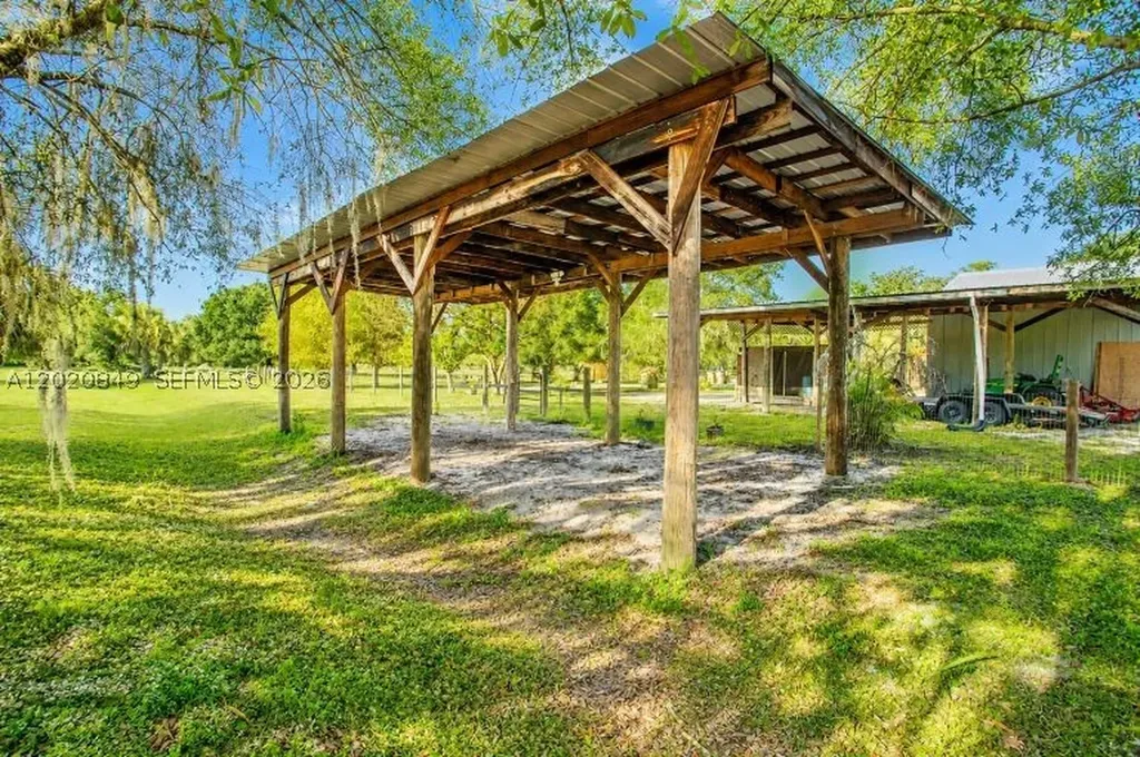 3880 Packinghouse Road Other City - In The State Of Florida FL 33920