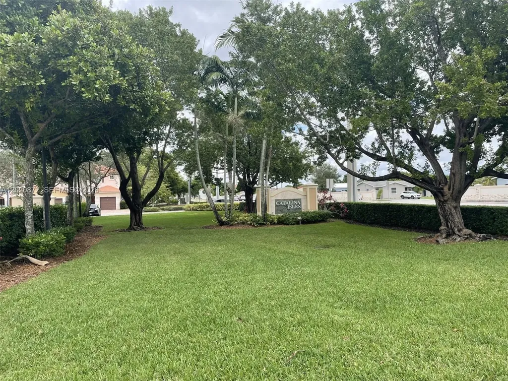 8835 S Isles Circle Tamarac FL 33321