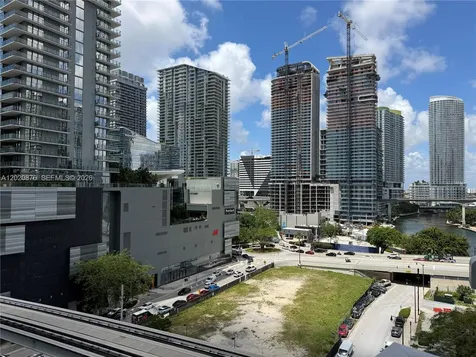 41 SE 5th Street Miami FL 33131