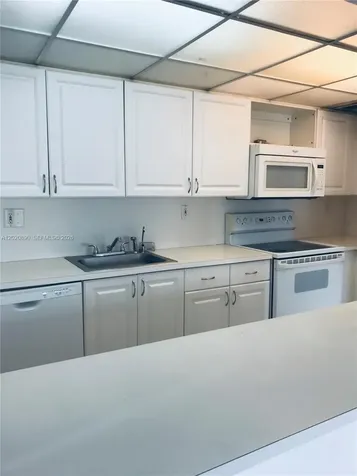 17600 NW 68th Avenue Hialeah FL 33015