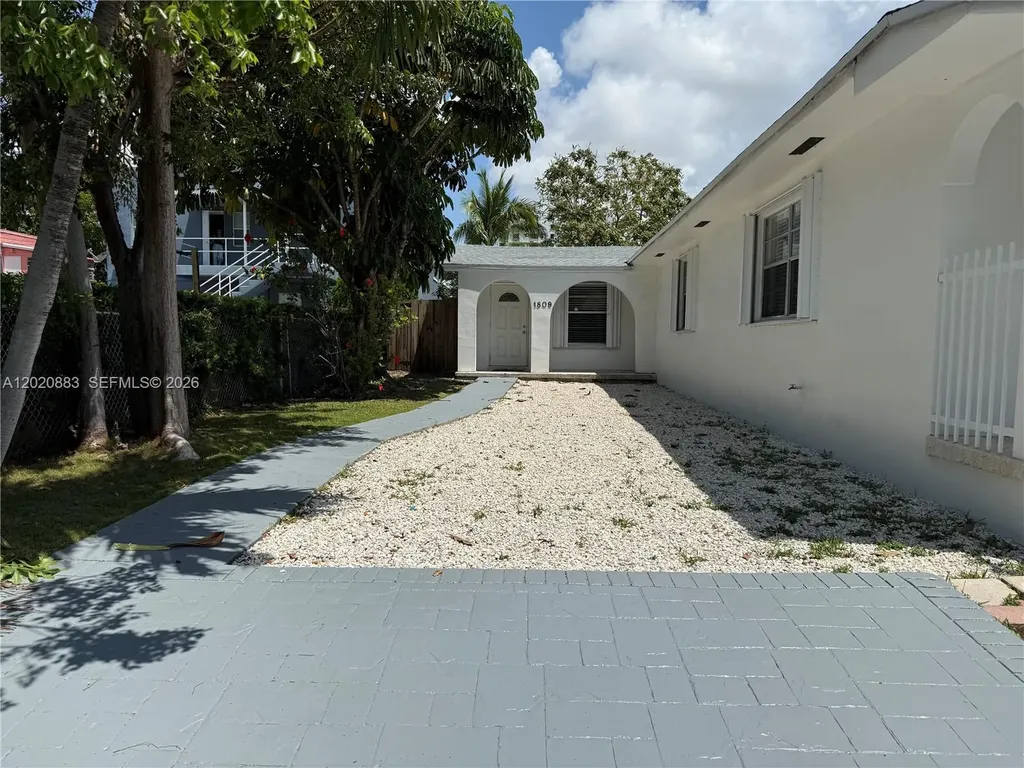 1809 NW 33rd Street Miami FL 33142