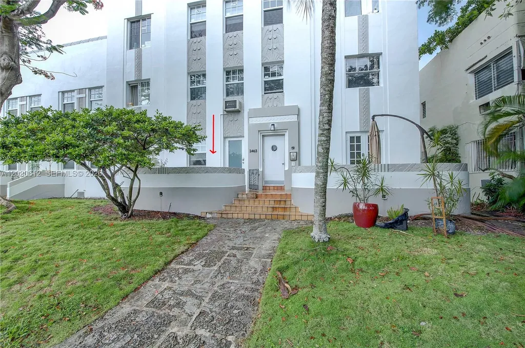 2463 Pine Tree Drive Miami Beach FL 33140