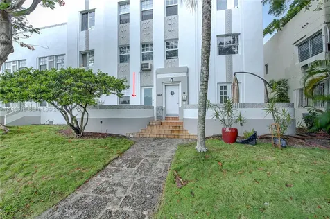 2463 Pine Tree Drive Miami Beach FL 33140
