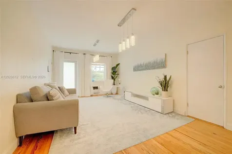 2463 Pine Tree Drive Miami Beach FL 33140