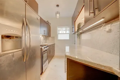 2463 Pine Tree Drive Miami Beach FL 33140