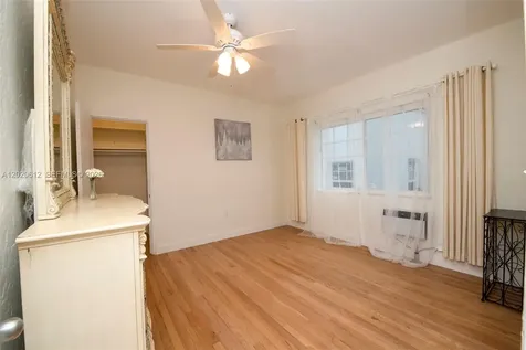 2463 Pine Tree Drive Miami Beach FL 33140