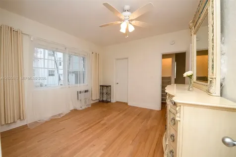 2463 Pine Tree Drive Miami Beach FL 33140