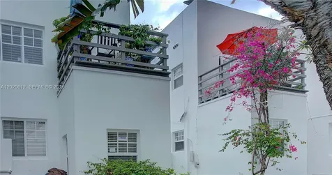 2463 Pine Tree Drive Miami Beach FL 33140
