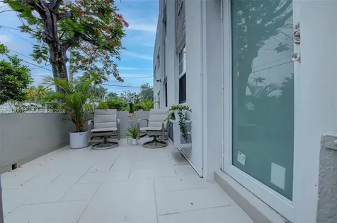 2463 Pine Tree Drive Miami Beach FL 33140