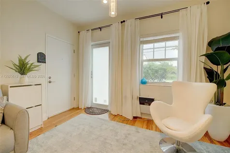 2463 Pine Tree Drive Miami Beach FL 33140