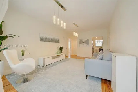 2463 Pine Tree Drive Miami Beach FL 33140