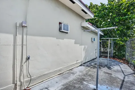 7100 NW 1st Terrace Miami FL 33126