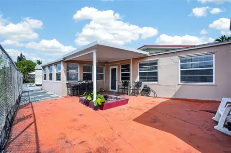 7100 NW 1st Terrace Miami FL 33126