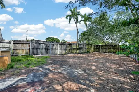 7100 NW 1st Terrace Miami FL 33126